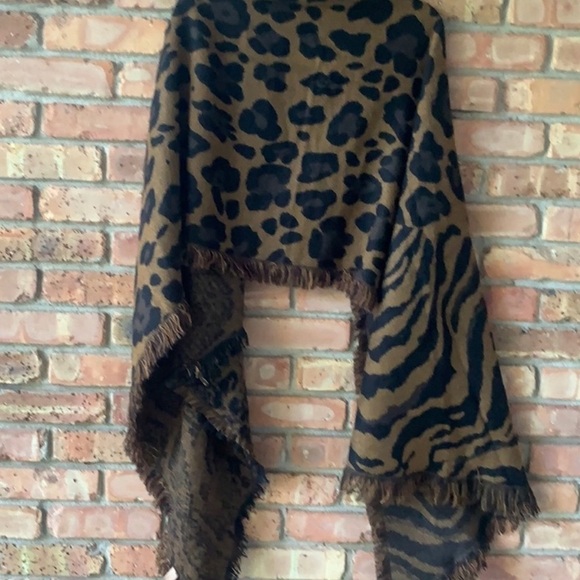 NWT Love Of Fashion (LOF) Brown & Black Animal Print Versatile Fringed Scarf - Picture 5 of 7